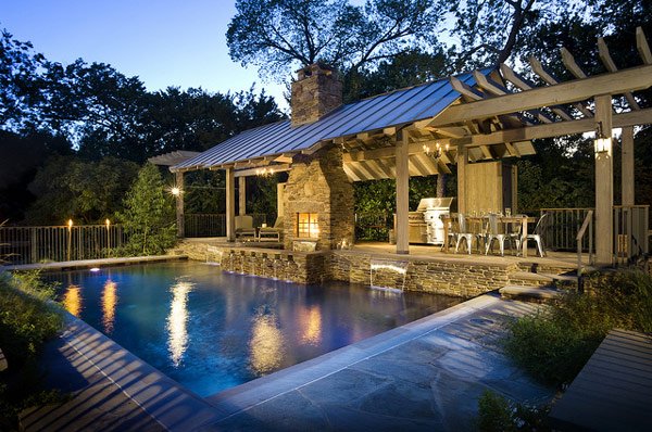 Soothing Outdoor Pool Design
