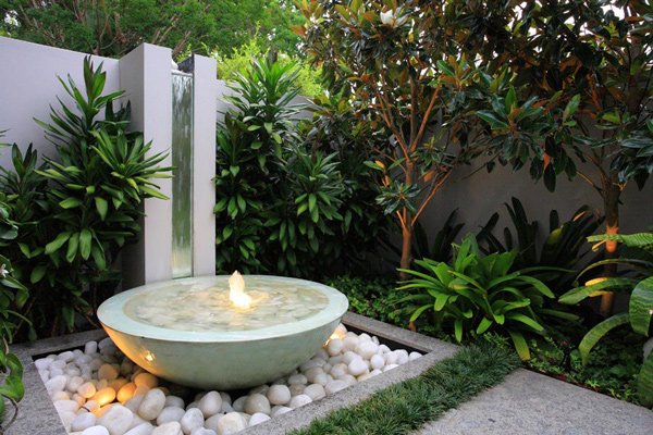 Perfect Courtyard Garden with Water Feature 600 x 400 · 162 kB · jpeg