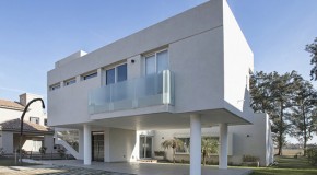 The Contemporary House RA in Santa Fe, Argentina