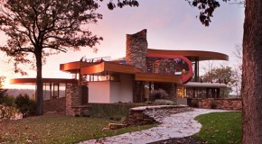 An Exceptional Design of Chenequa Residence in Wisconsin