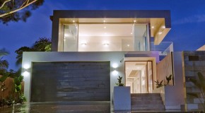 The Surprising Views in Kangaroo Point House in Oyster Bay Sydney, Australia