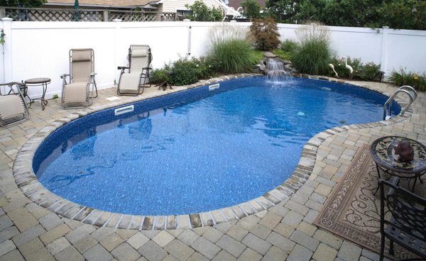 Straightback Kidney Shape Pool