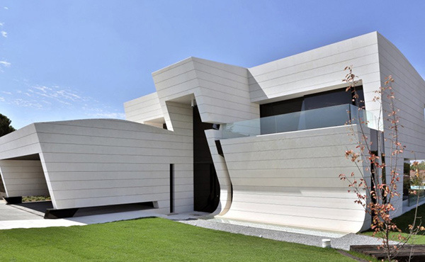 Balcony House: A Modern Home With Futuristic Twist in Madrid ... - A-cero
