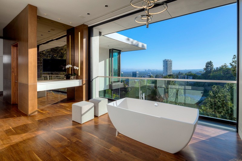 Hollywood Hills Home bath tub