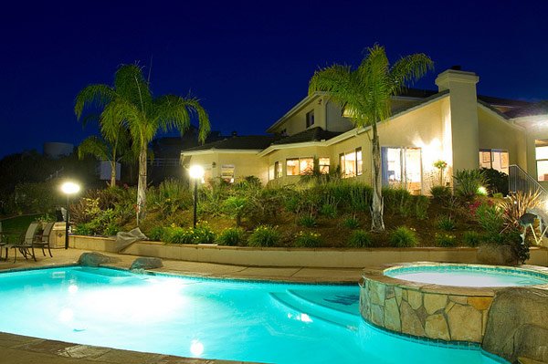 Restful Modern Outdoor Pool