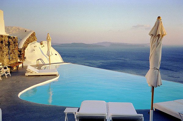 Relaxing Infinity Swimming Pool