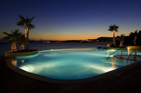 Relaxing Infinity Modern Pool Design