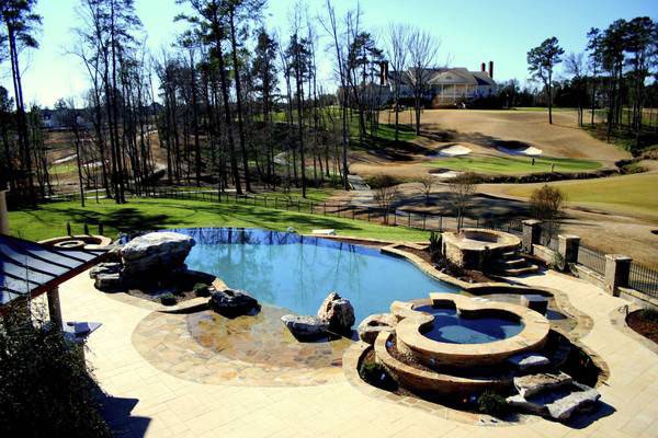 Soothing Modern Pool Design