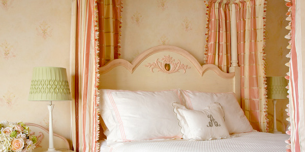 Decorate a Romantic Bedroom