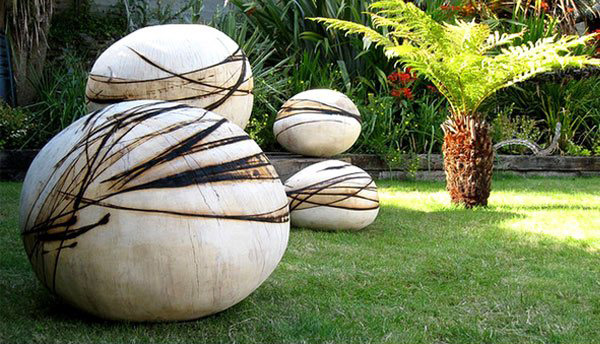 20 Smartly Designed Modern Spherical Garden Sculptures ...