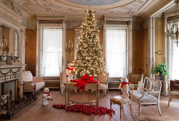 15 Christmas Decorated Living Rooms | Home Design Lover