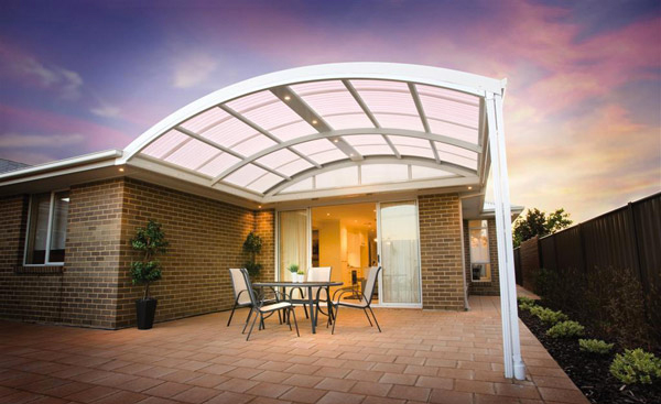 Curved pergola