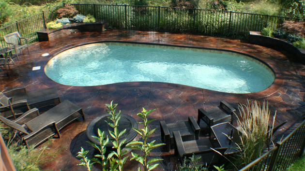 20 Exquisite Kidney Shaped Pool Designs | Home Design Lover