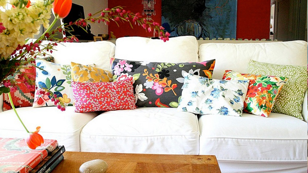 53 HQ Images Decorating With Throw Pillows / Guide to Choosing Throw Pillows - How To Decorate