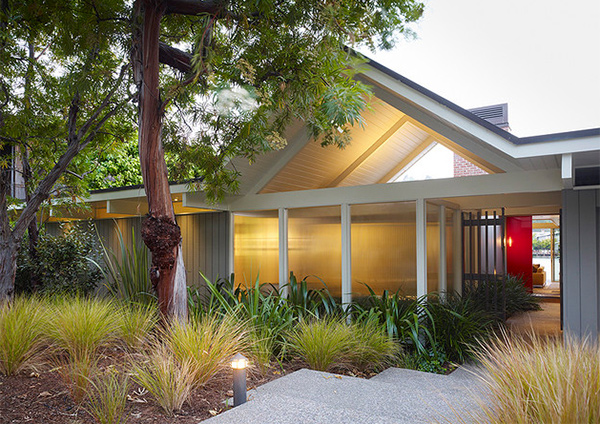 Featured image of post Modern Plants For Front Of House - It has a minimal approach with fewer stones 8.