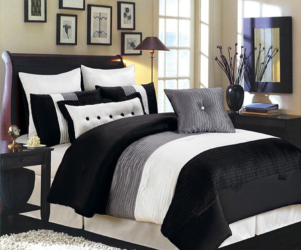 8 Pieces Luxury Stripe Comforter
