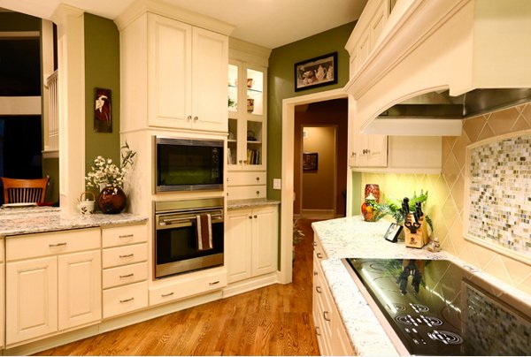 Cream Kitchen Cabinets