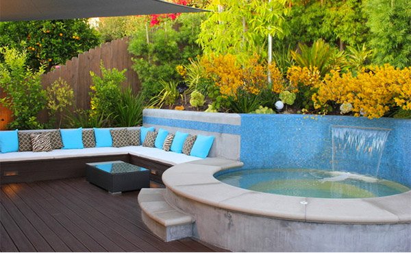 15 Circular and Curvy Hot Tubs | Home Design Lover