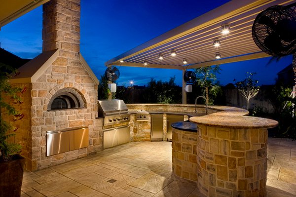 Traditional Outdoor Kitchens