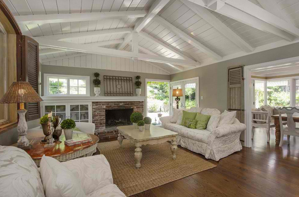 15 Homey Country Cottage  Decorating Ideas for Living  Rooms 