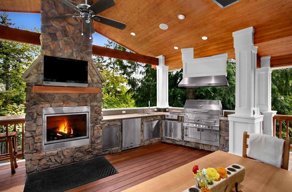Traditional Outdoor Kitchens