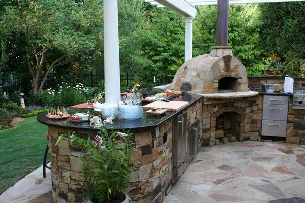 15 Ideas for Highly Functional Traditional Outdoor Kitchens | Home