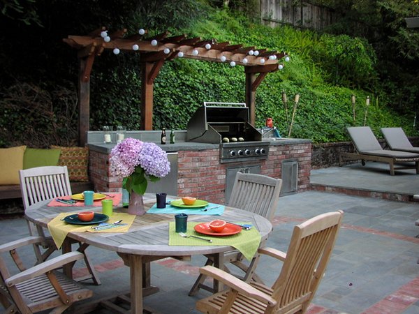 Traditional Outdoor Kitchens