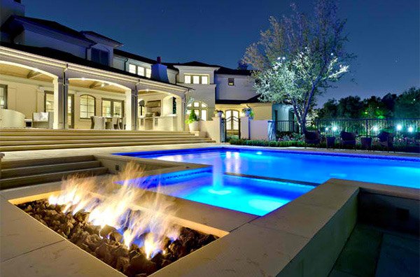 15 Dramatic Modern Pool Areas With Fire Pits Home Design Lover