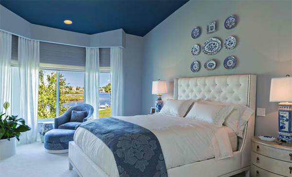 Cove Condo blue room