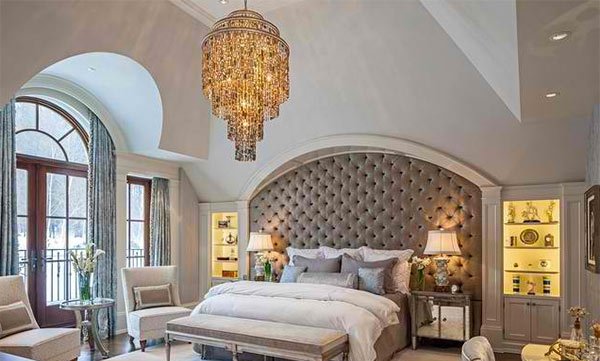 Vaulted bedroom design