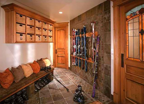 15 Interiors of Traditional Mud Room Entry | Home Design Lover