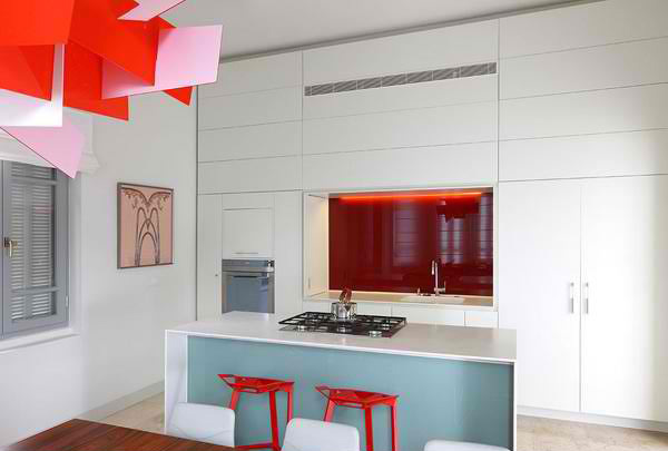 Use one color for walls and cabinetry