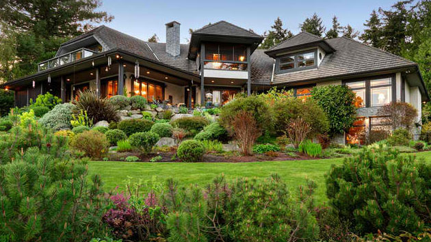 Tips on How to Landscape on a Hill | Home Design Lover