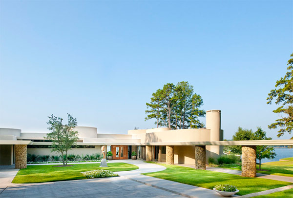 Lake House Inspired From Frank Lloyd Wright S Classic Design Home Design Lover