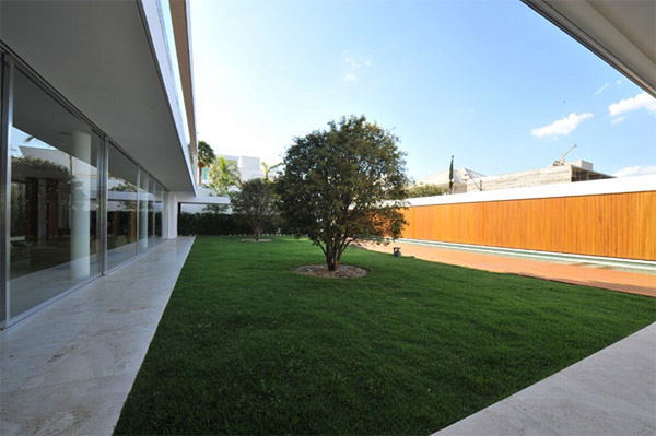 quiet spacious courtyard 