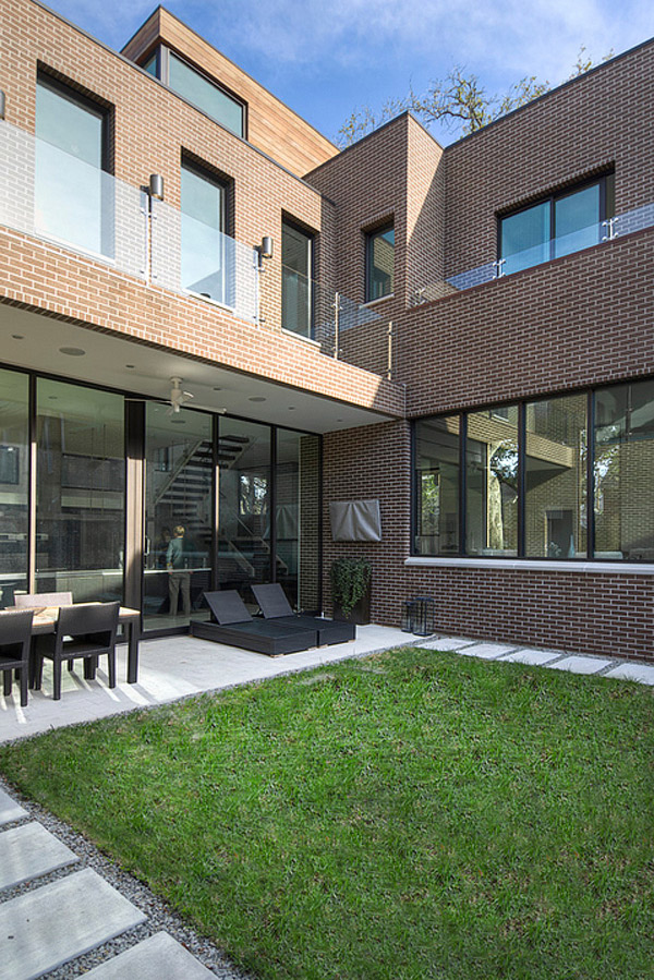 courtyard brick house 