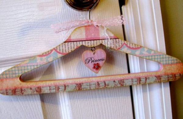 Cute DIY Personalized Hanger For Girls