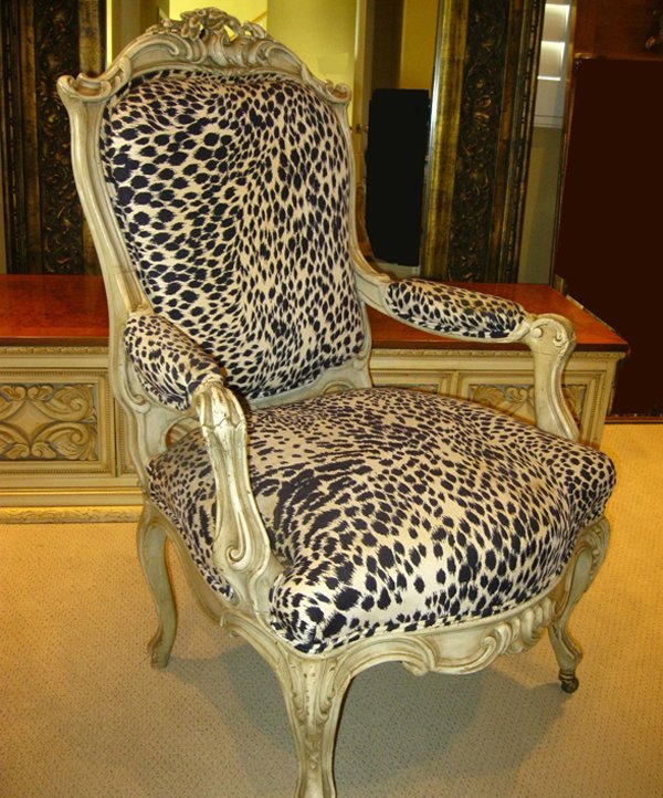 23 Classic Animal Print Living Room Furniture | Home Design Lover