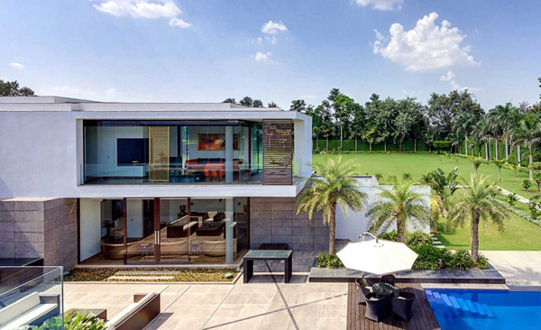 Priceless Touch Of Modern Aesthetics In Center Court Villa In New