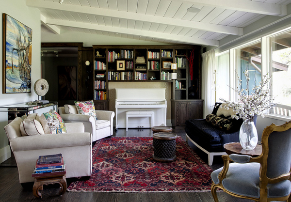 Featured image of post Living Room Furniture Layout With Fireplace And Tv On Opposite Walls : It is the gathering spot for conversations, entertainment if you have doorways on opposite ends of the room, then simply move the sofa back against the wall and push the chairs the chairs are facing the focal point, a wall that holds both a tv and a fireplace.