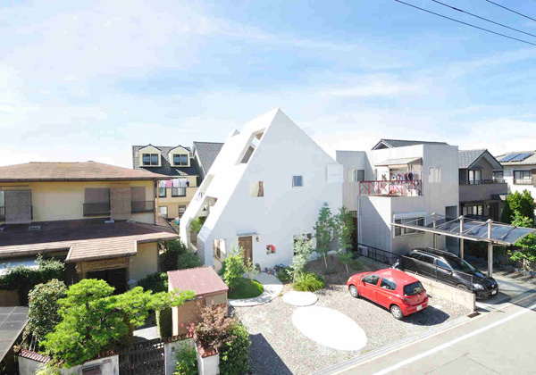 Attractive and Relaxing Spaces in the Monteblanc House in Okazaki, Japan