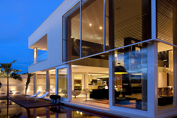 Seamless Indoor-Outdoor Connection 