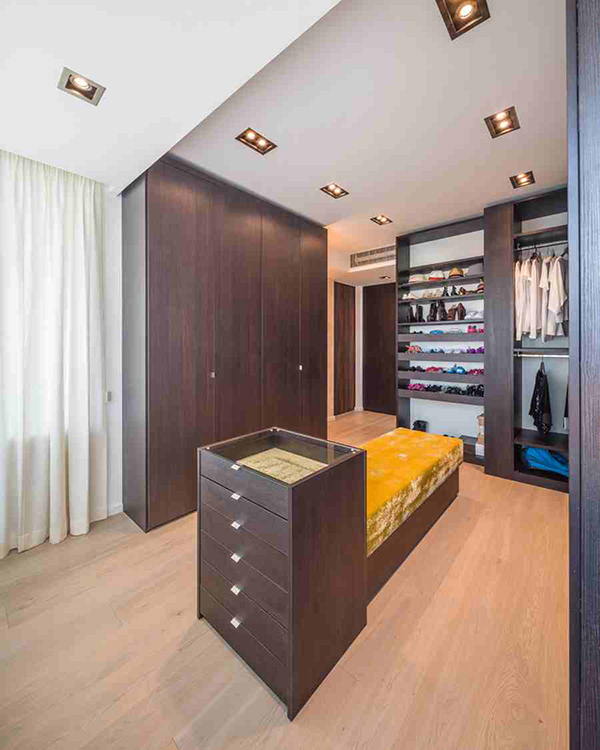 walk-in closet