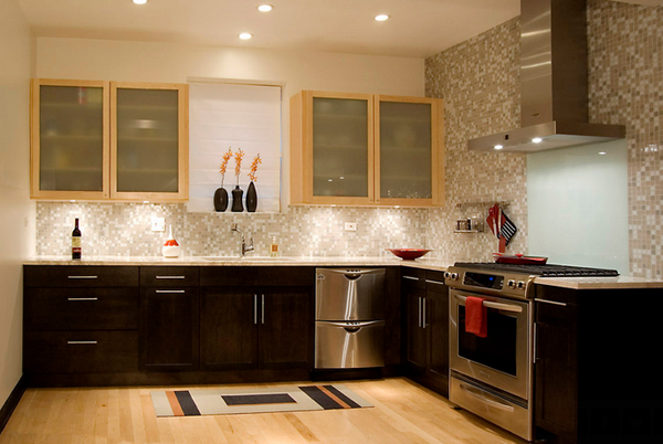 Featured image of post Backsplash For Dark Brown Cabinets / A contemporary backsplash tile in a neutral color complements the countertops and cabinets.