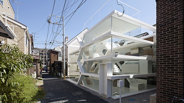 Remarkable Three Dimensional Forms of S-House in Saitama, Japan