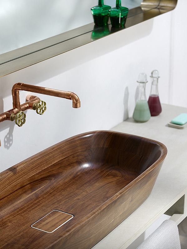 The Shell Bathtub and Washbasin