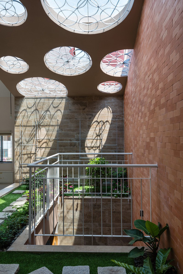 circle pattern ceiling