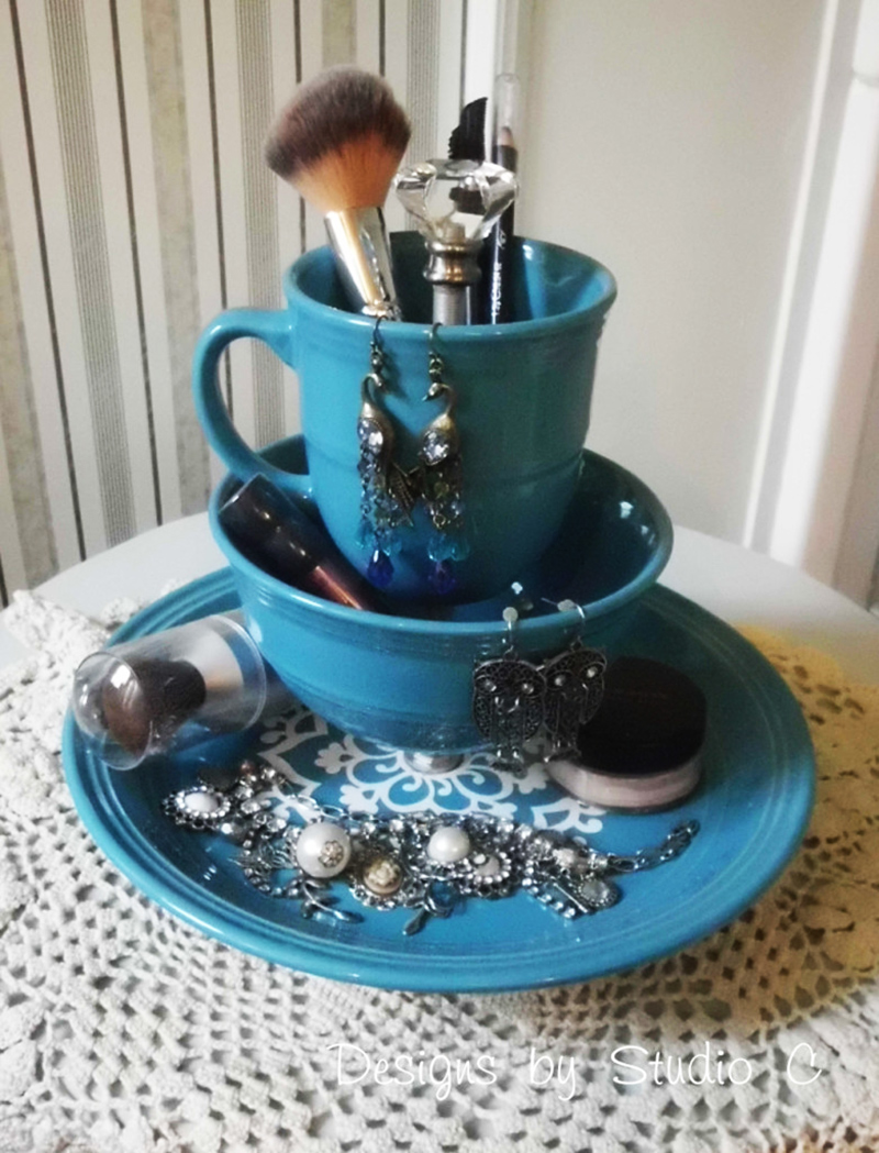 Jewelry & Makeup Holder with Dinnerware