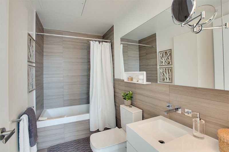 20 Tiled Modern Bathrooms in Condominiums Home