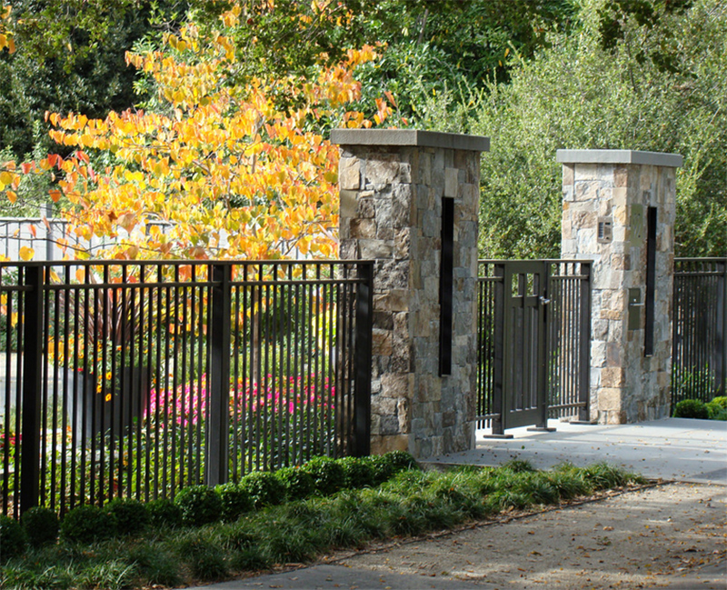 Featured image of post Simple House Fence Design Photos / A fence gives clearly delineate a garden from the rest.